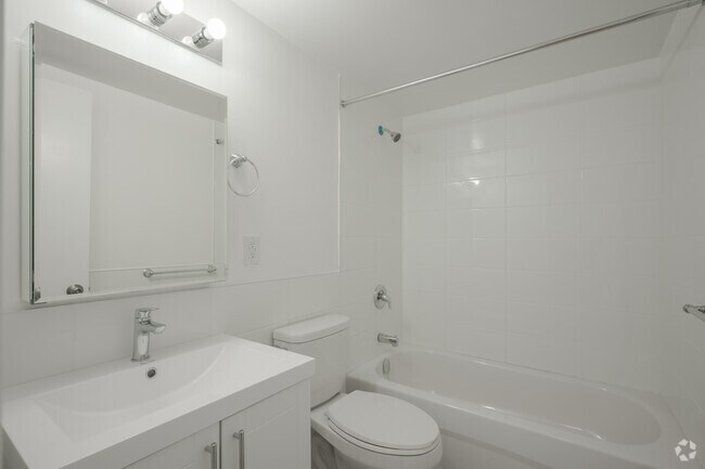 1BR, 1BA - 725SF - Bathroom - 470 Sentinel Rd