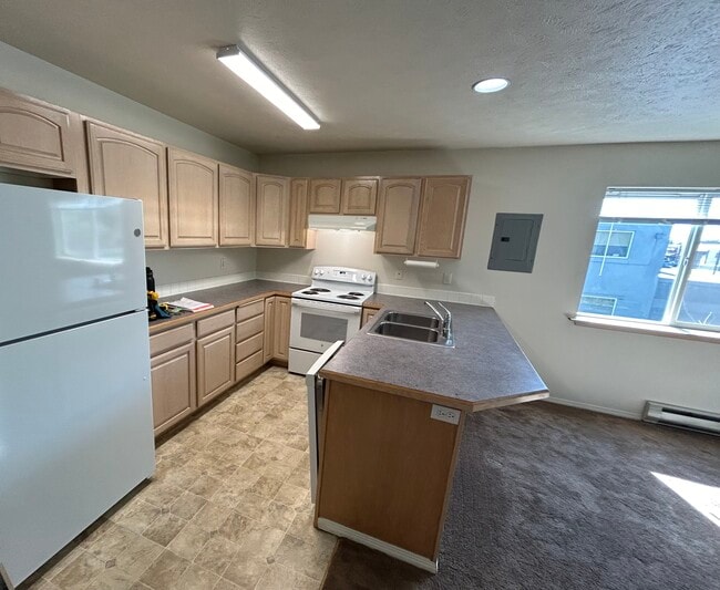 Kitchen - 220 E Mission Ave