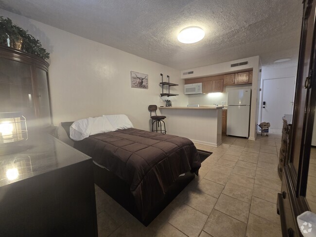 Building Photo - 2840 Colonial Ave SW Unit C2 Rental