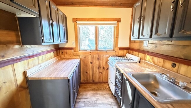 Photo - Loft Cabin in Pine Cove