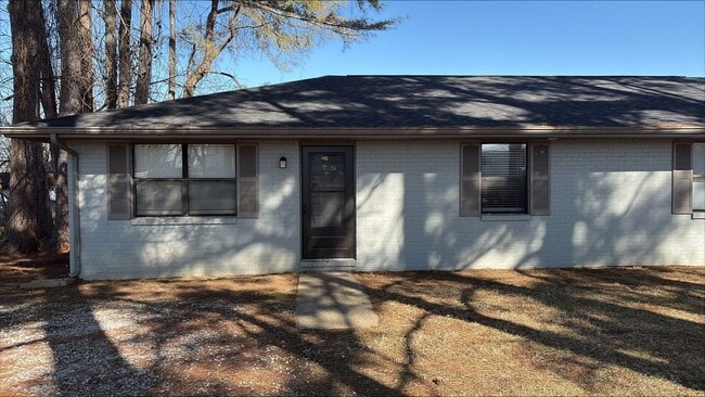 Photo - $500 OFF 1st FULL MONTHS RENT...Renovated 2 Bedroom Duplex in Manchester