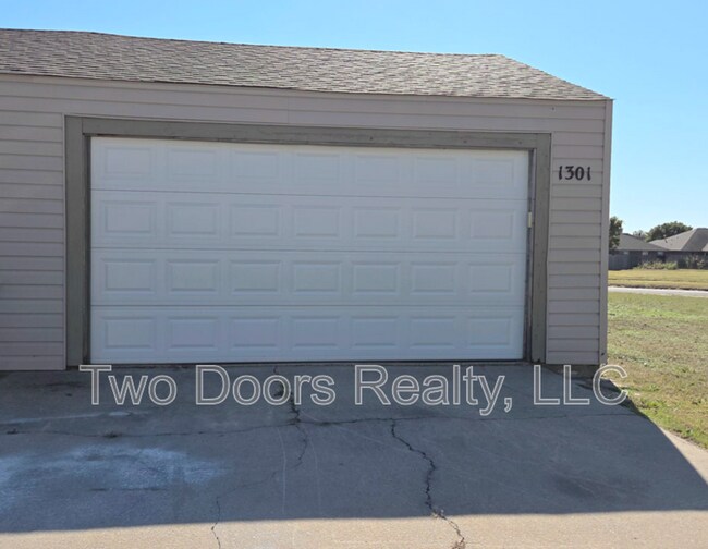 Photo - 1301 Eastgate Dr