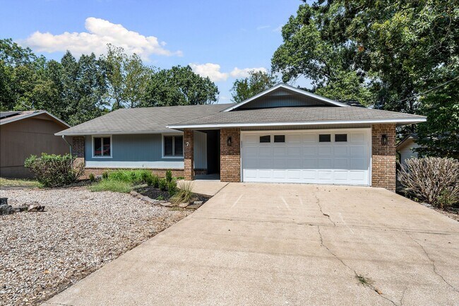Building Photo - 7 Whitwick Ln
