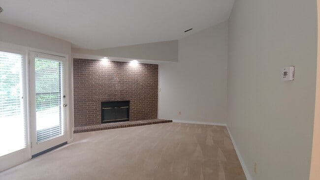 Photo - 306-F N Lindell Rd