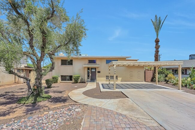 Photo - 5 Bedroom, 3 Bath Home with a Pool near ASU.