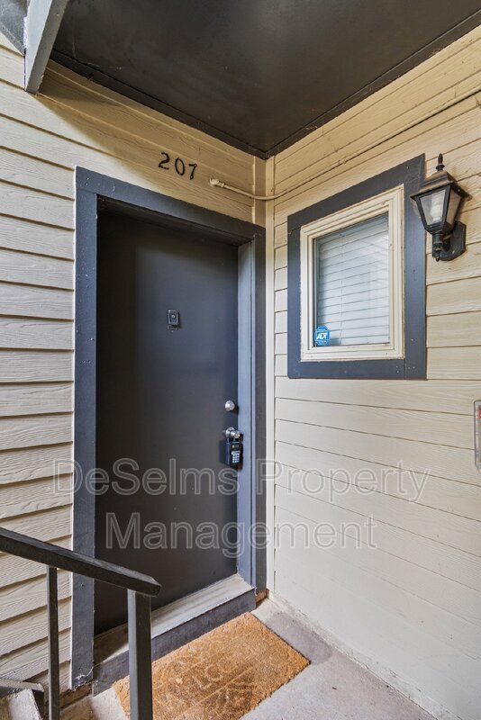 Photo - 207 Summit Ridge Dr