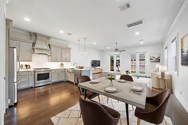 Photo - 819 Algregg St