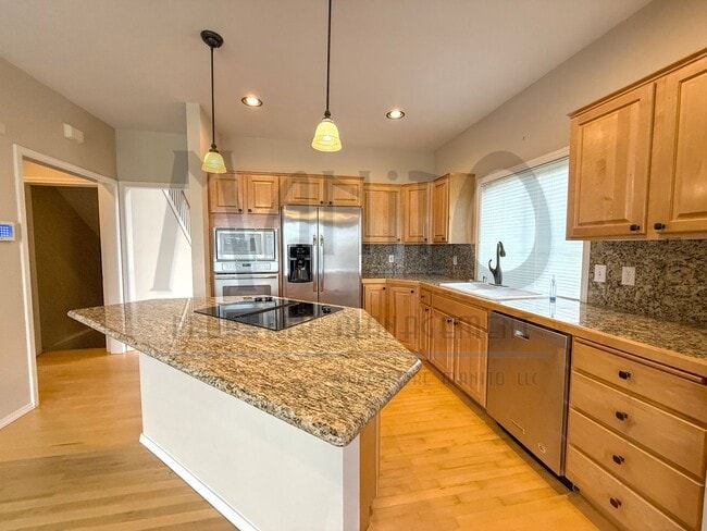 Photo - Beautiful Carnahan Crest Home