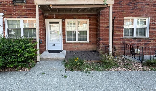 Building Photo - 8 Colonial Rd Unit 28