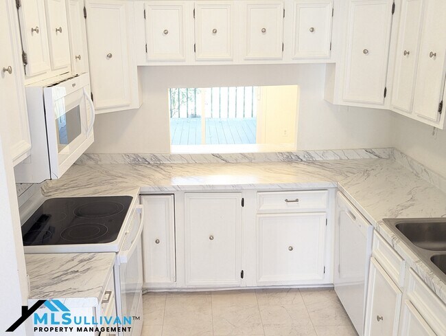 Photo - 4100-4105 Five Oaks Dr