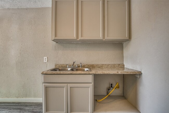 Building Photo - 4820 Oak Ave Unit 1 Rental