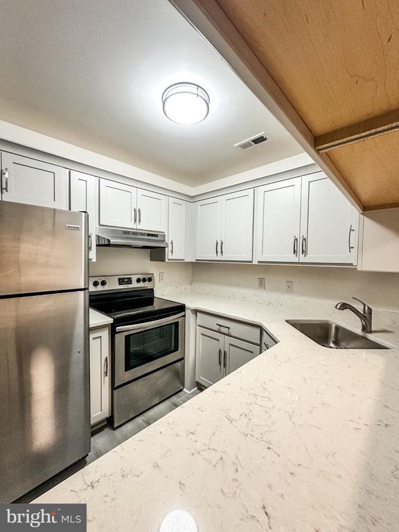 Building Photo - 5501A Aberdeen Dr