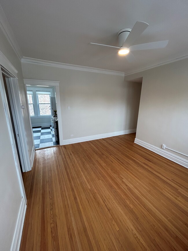 Family Room - 715 W Hillgrove Ave Unit 2 Front