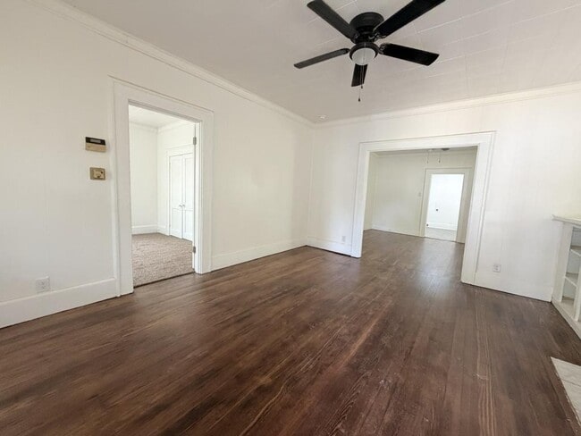 Photo - 2115 Ave F