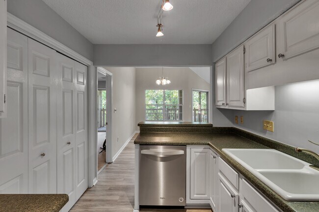 Photo - 5009 Sharon Rd