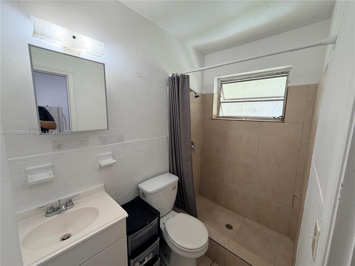 Photo - 717 NE 1st St Unit 4