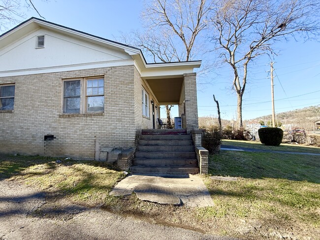 Photo - 834 Malvern Ave