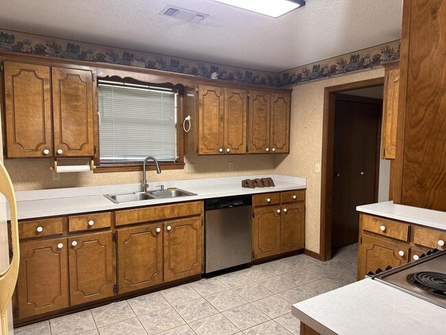 Photo - 116 Portia Cir