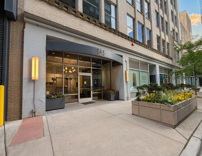 Photo - 565 W Quincy St Unit 802