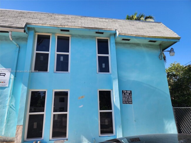 Building Photo - 8312 NE Miami Ct Unit B-B Rental