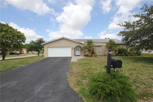 Building Photo - 1122 NW 82nd Ave