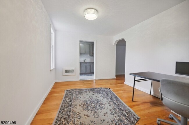 Photo - 176 Millburn Ave Unidad 1005