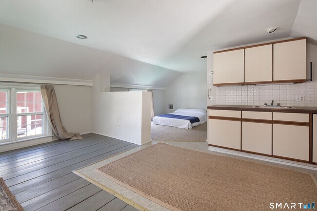 Photo - 7 Railroad St Annex