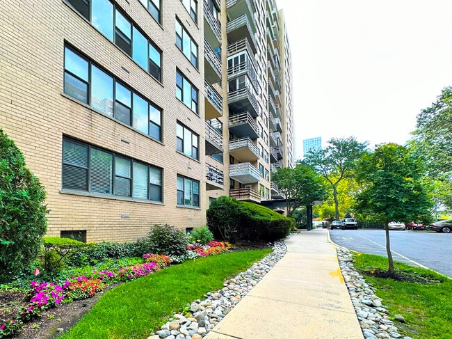 Photo - 201 Saint Pauls Ave Unit #8B
