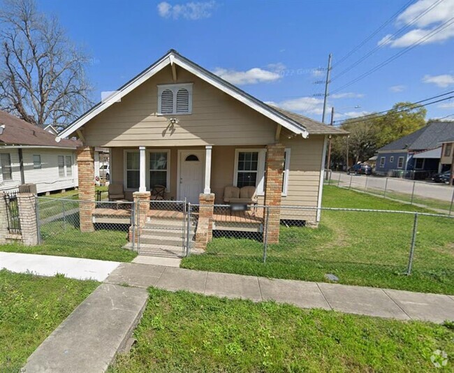 Building Photo - 2102 Gano St Rental