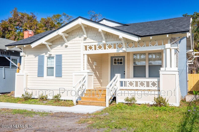 Photo - 2703 College St