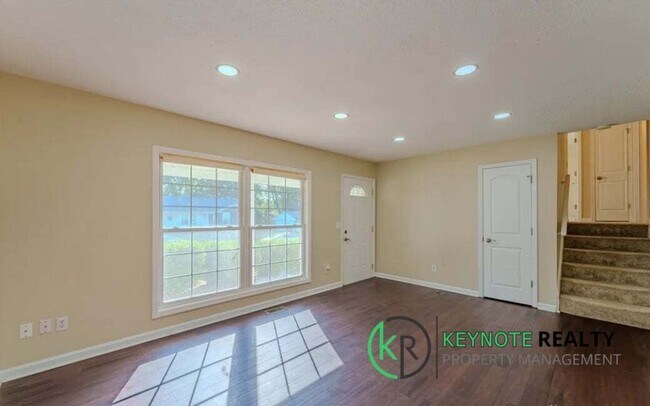 Photo - 125 Teakwood Ln