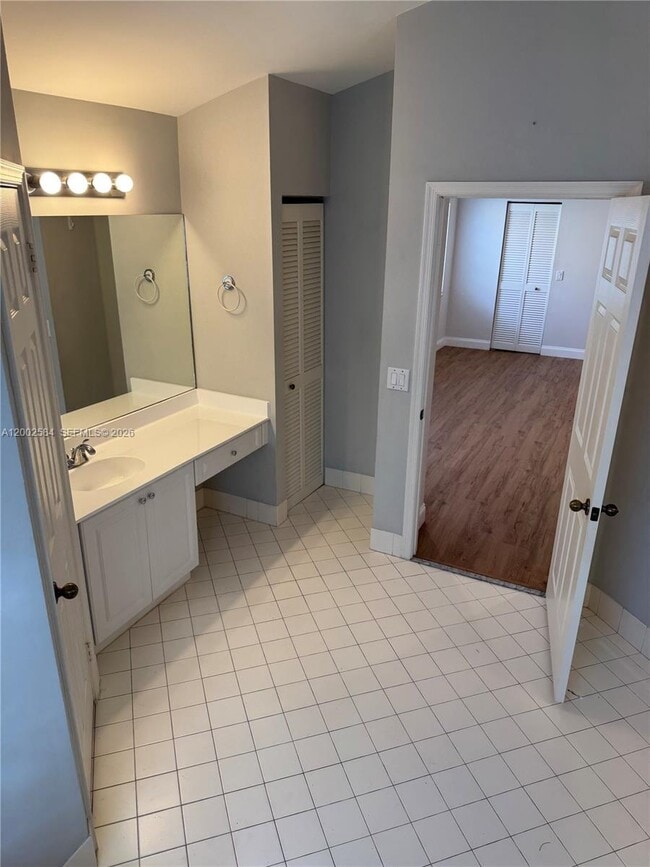 Photo - 2019 Cove Ln