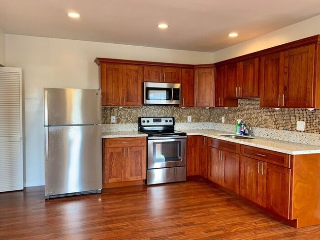 Building Photo - Aiea: 2 Bed, 1 Bath, 1 Parking, Duplex Unit