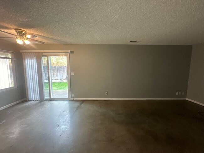 Photo - 1331 Frankfort Ct