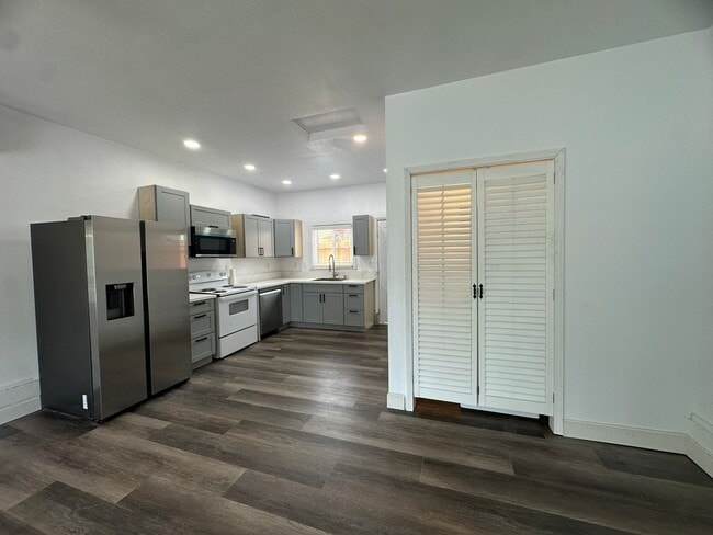 Building Photo - SAC T 1544 Unit A