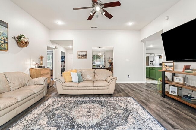 Building Photo - 7226 Buchanan Dr