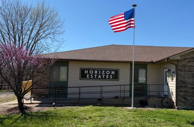 Building Photo - 604 S Polk St