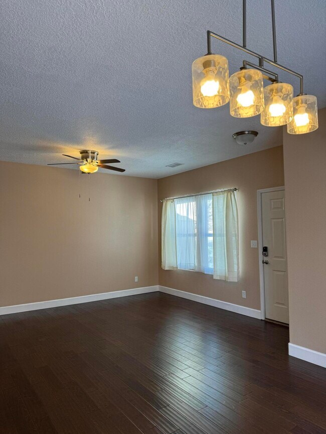 Photo - 10812 Fort Point Ln NE