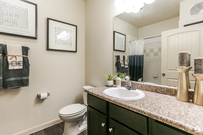 2BR,, 2BA - 1029SF Bathroom - Boardwalk Med Center
