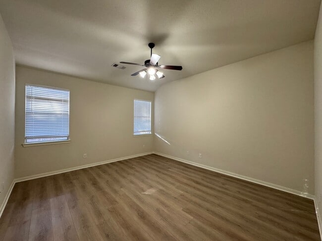 Photo - 34 N Montfair Park Cir