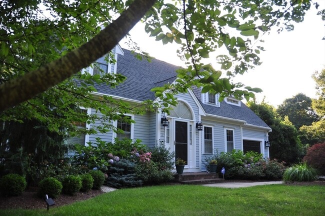 6 Country Club Ln