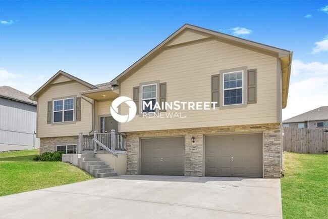 Photo - 4 Bedroom Pet-Friendly Home in Grain Valley, MO with Main Street Renewal