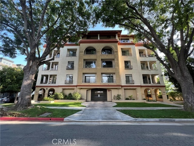 Building Photo - 742 Locust St Unit 301