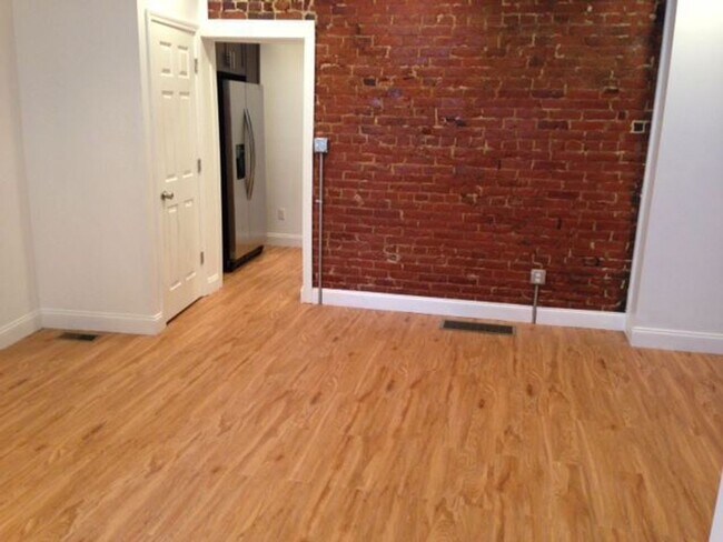 Photo - Beautiful 3 bed, 1 bath luxury apartment S... Unit 1