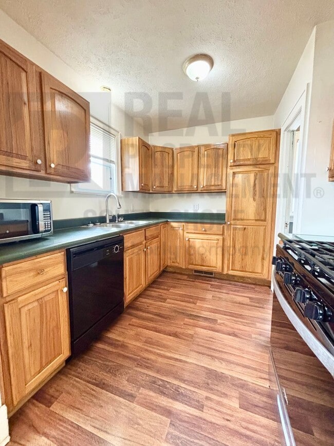 1010 2nd St