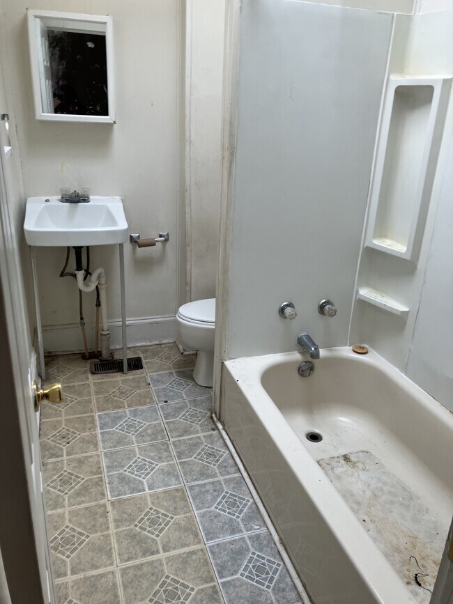 Photo - 730 Linnard St