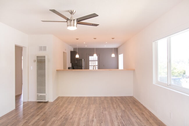 Building Photo - Upgraded 2 Bedroom/ 1 Bath Located in the Mount Hope Neighborhood of San Diego! Unit 723