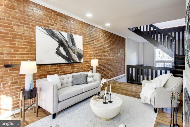 Photo - 1238 Linden Pl NE