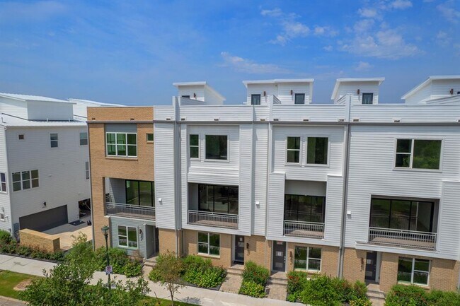 Photo - 3810 Berkman Dr