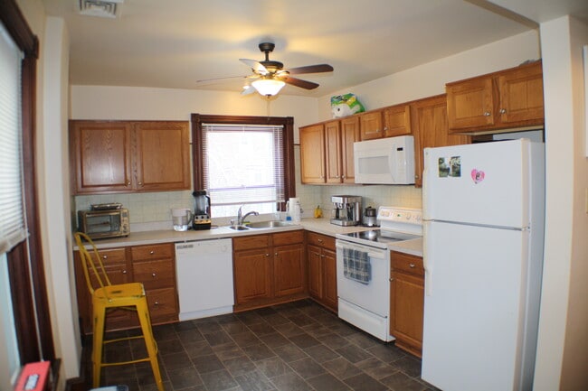 Photo - 608 W Main St